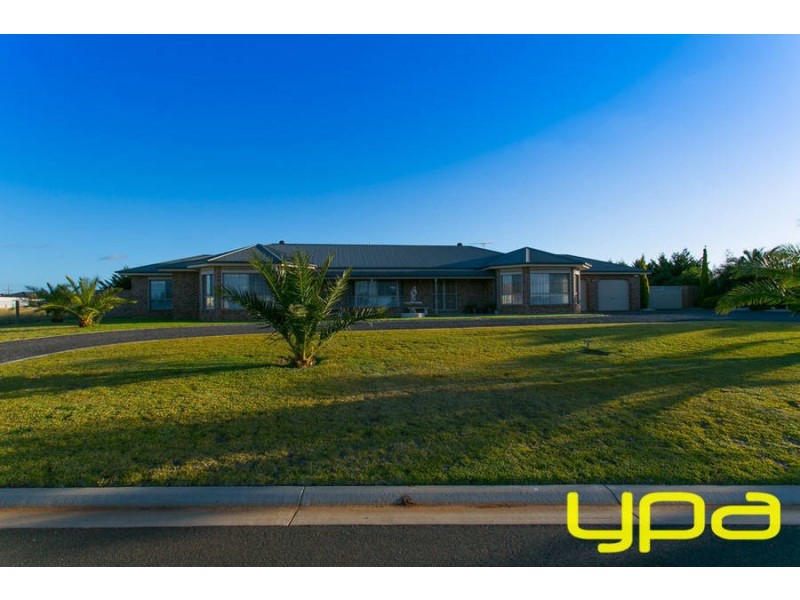 17 Connemarra Circuit, Melton VIC 3337