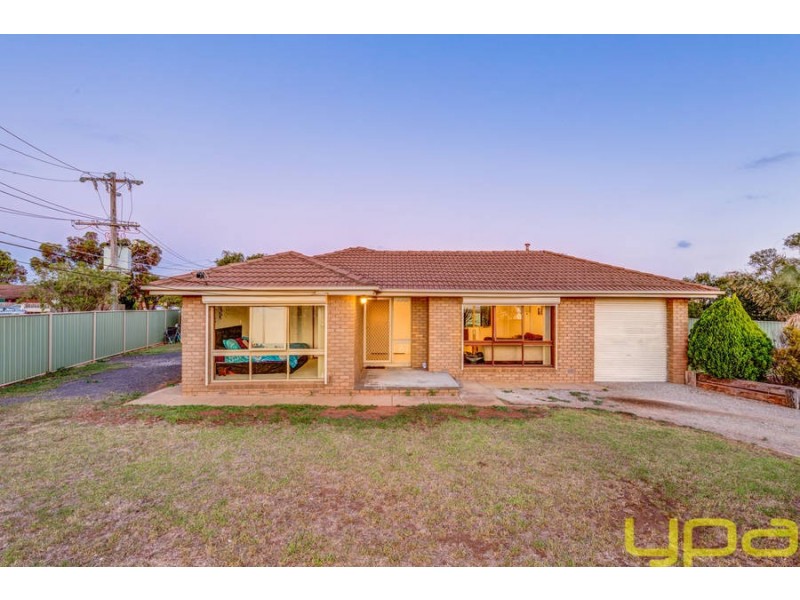 100 Rees Road, Melton South VIC 3338