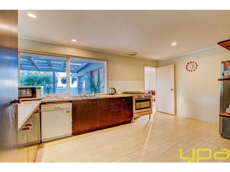 100 Rees Road, Melton South VIC 3338