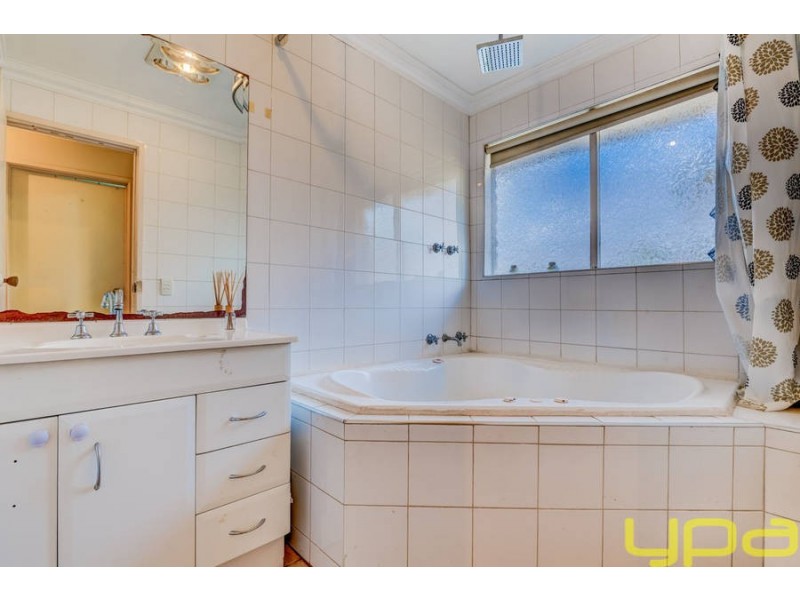 100 Rees Road, Melton South VIC 3338