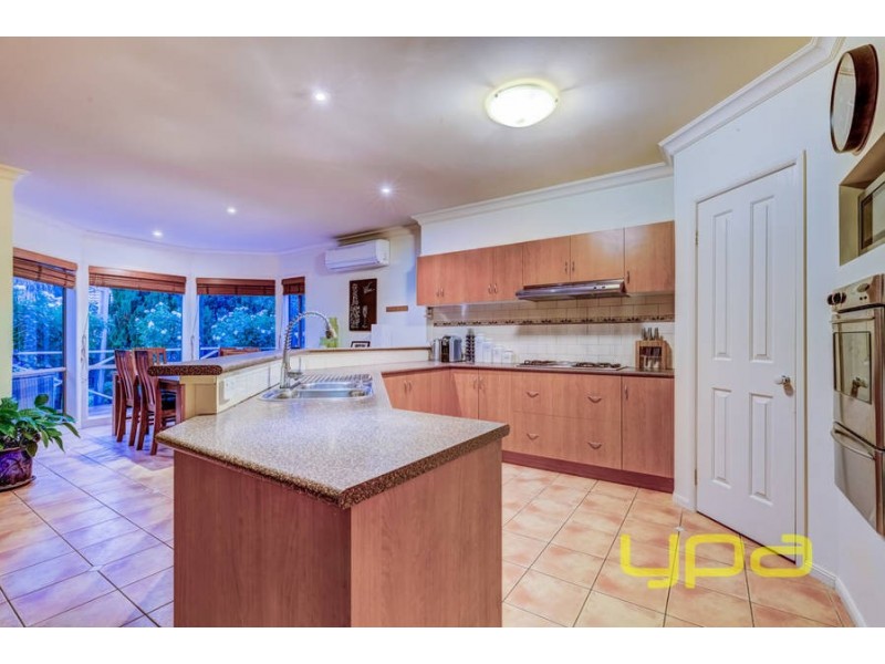 10 Jinda Place, Melton West VIC 3337