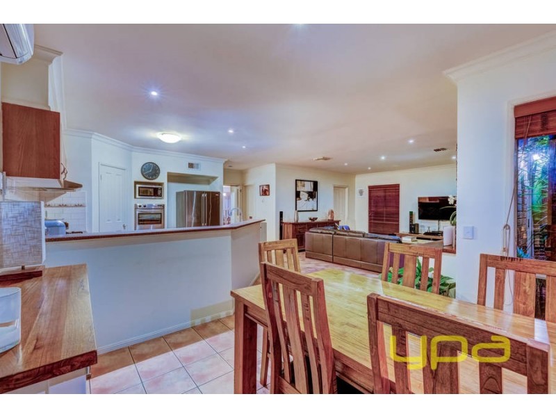 10 Jinda Place, Melton West VIC 3337