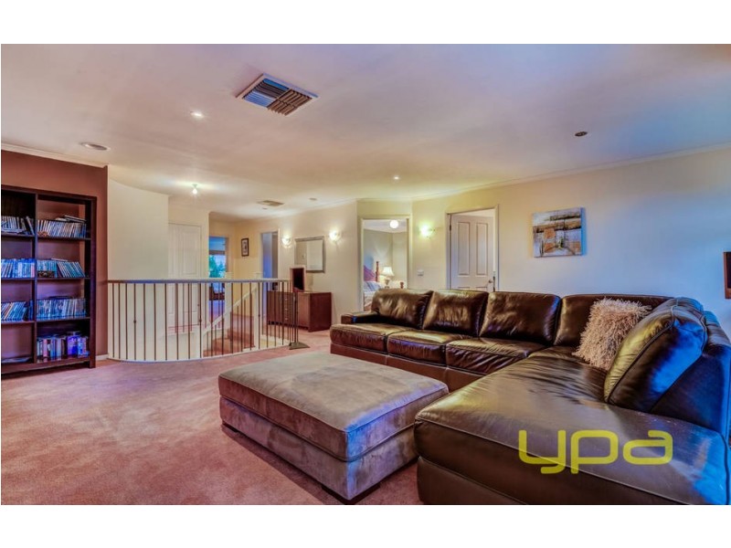 10 Jinda Place, Melton West VIC 3337