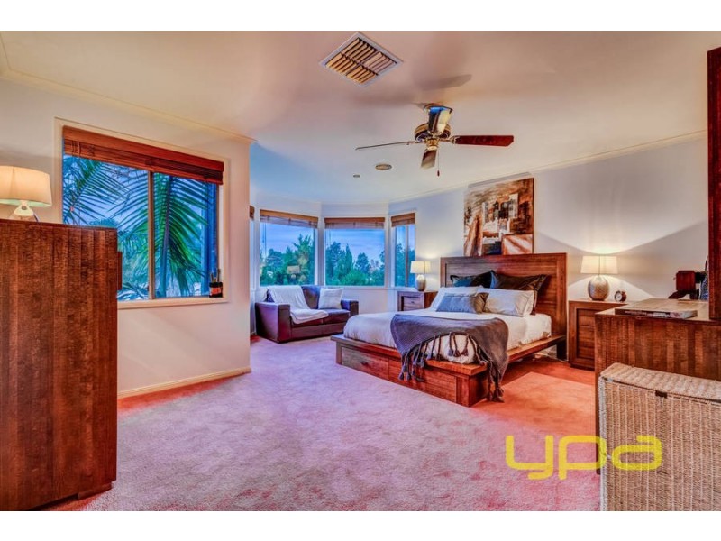 10 Jinda Place, Melton West VIC 3337