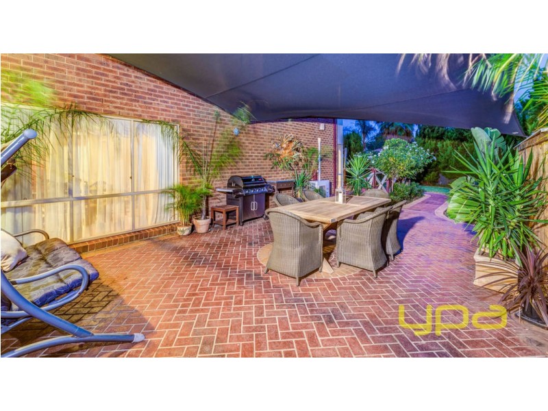 10 Jinda Place, Melton West VIC 3337