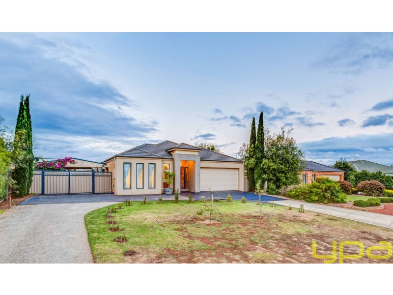 2 Hollydale Court, Melton West VIC 3337