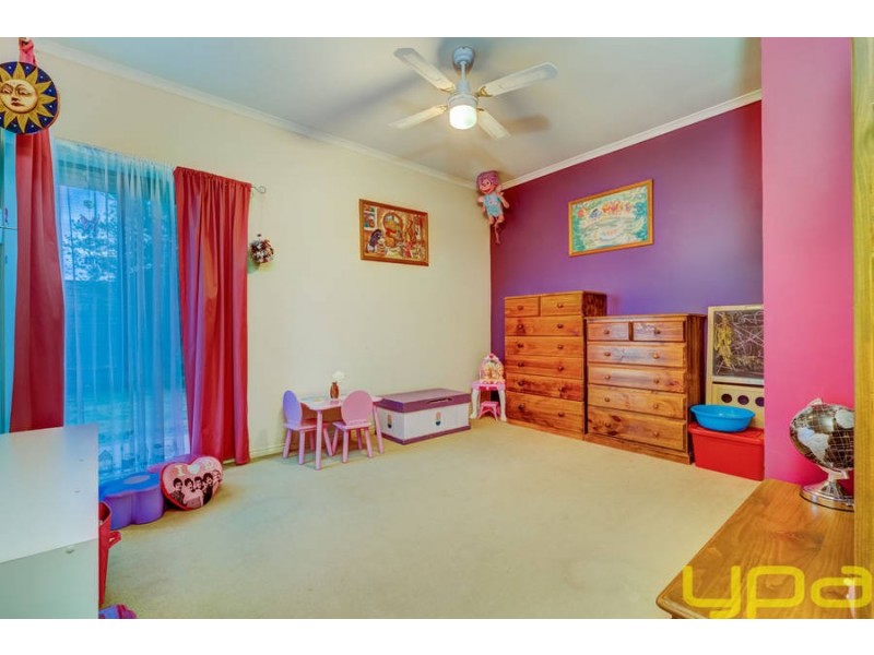 2 Hollydale Court, Melton West VIC 3337