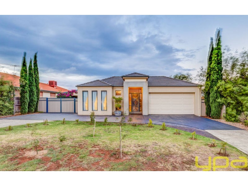2 Hollydale Court, Melton West VIC 3337