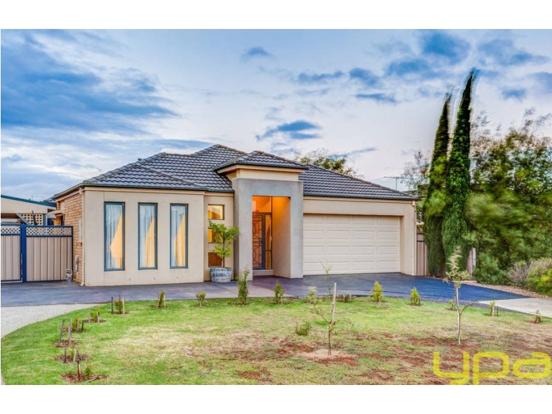 2 Hollydale Court, Melton West VIC 3337