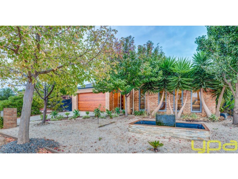 14 Carlyon Close, Melton West VIC 3337