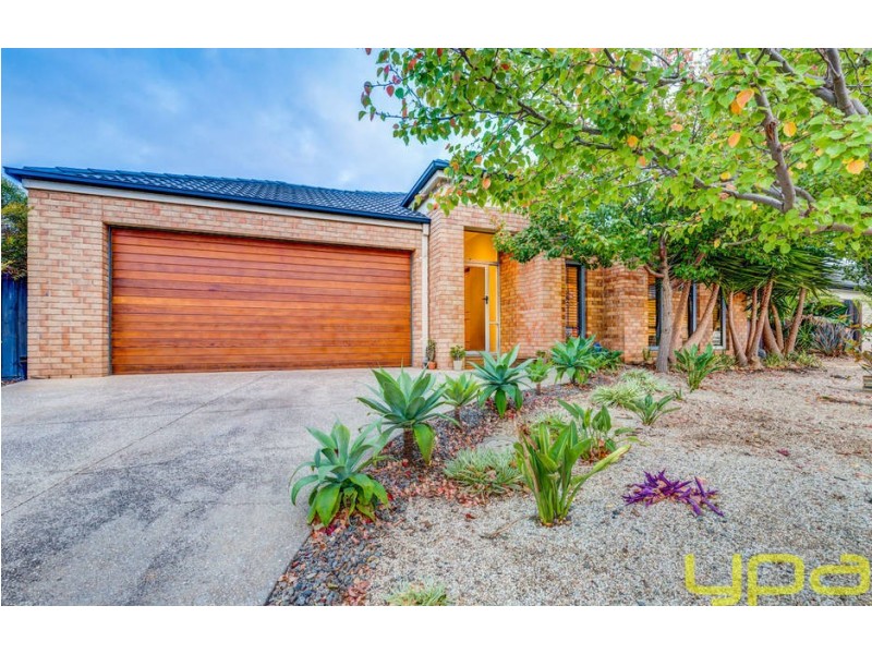 14 Carlyon Close, Melton West VIC 3337