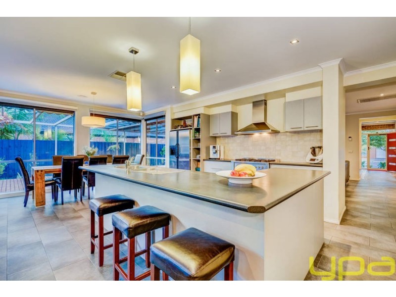 14 Carlyon Close, Melton West VIC 3337