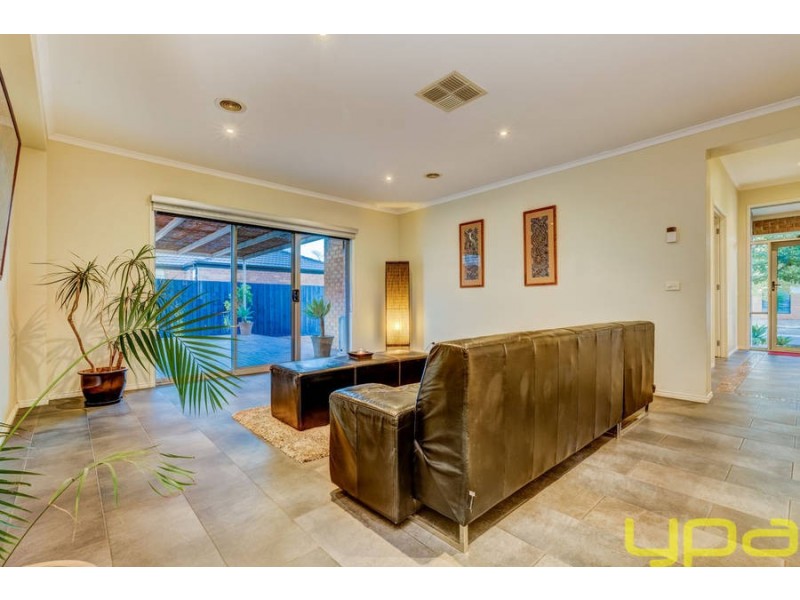 14 Carlyon Close, Melton West VIC 3337