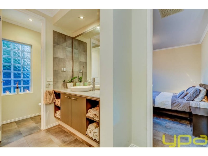 14 Carlyon Close, Melton West VIC 3337