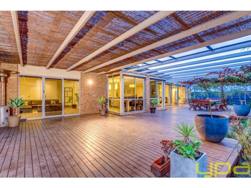 14 Carlyon Close, Melton West VIC 3337