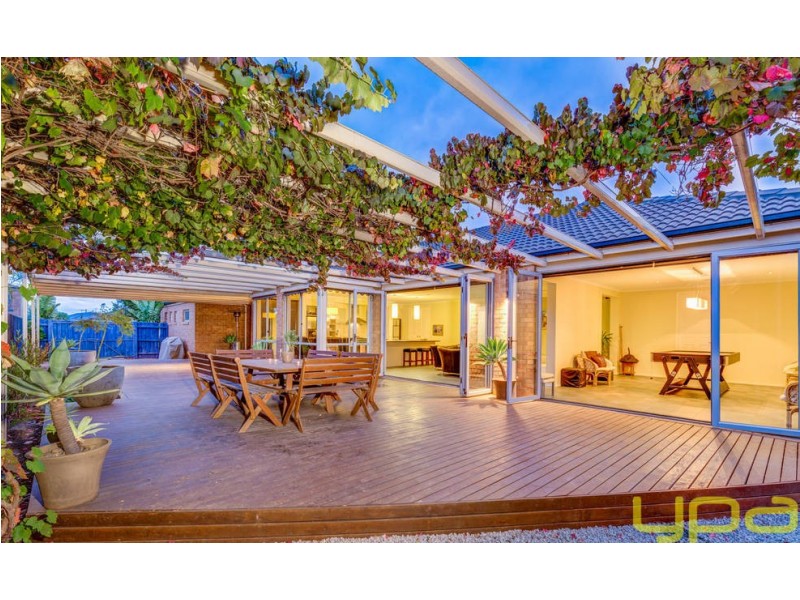 14 Carlyon Close, Melton West VIC 3337