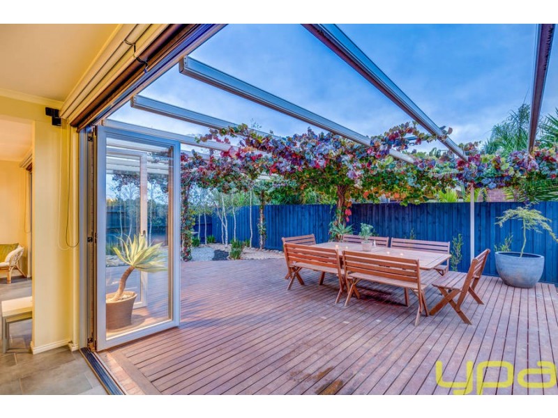 14 Carlyon Close, Melton West VIC 3337