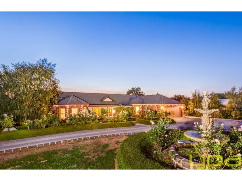 4 Maplewood Close, Brookfield VIC 3338