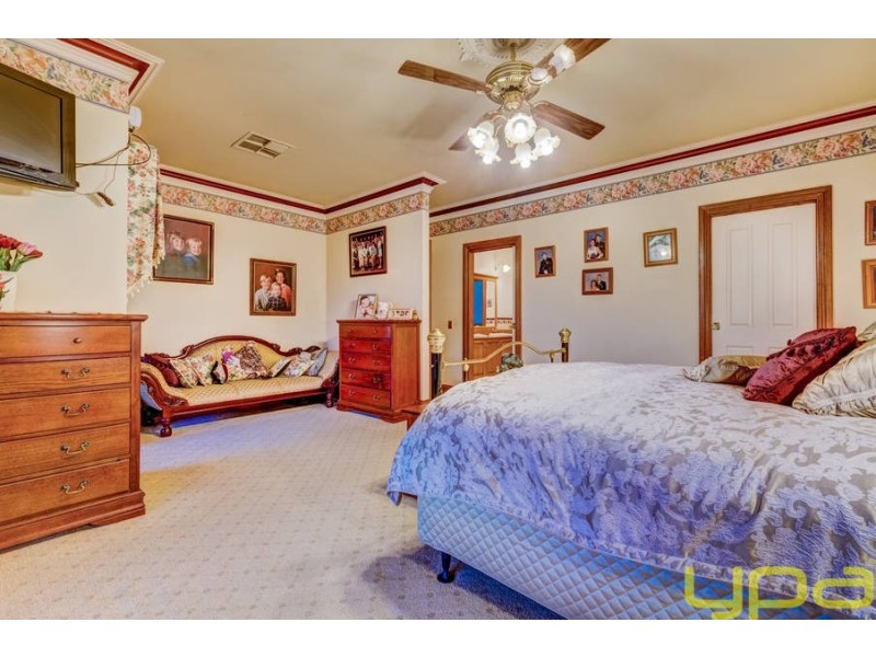 4 Maplewood Close, Brookfield VIC 3338