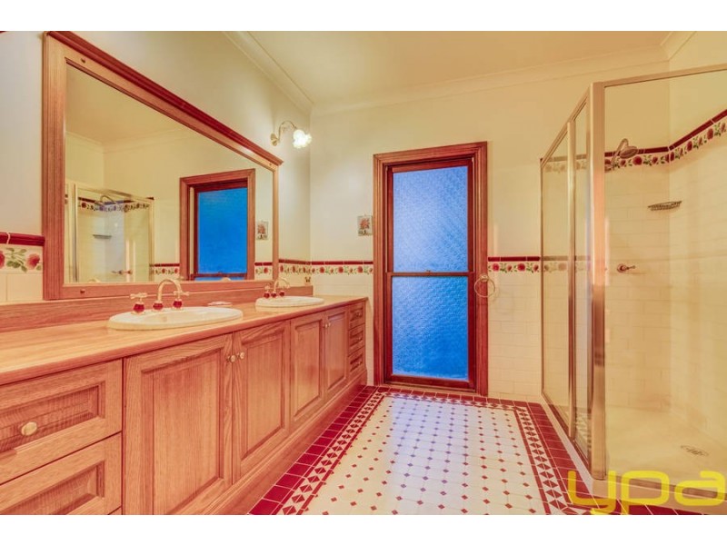 4 Maplewood Close, Brookfield VIC 3338