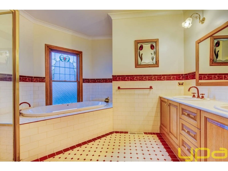 4 Maplewood Close, Brookfield VIC 3338