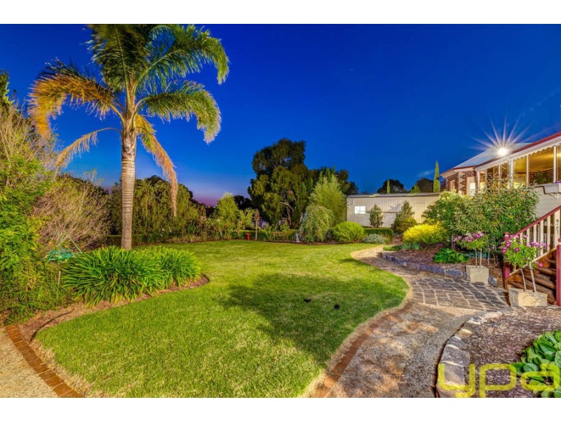 4 Maplewood Close, Brookfield VIC 3338