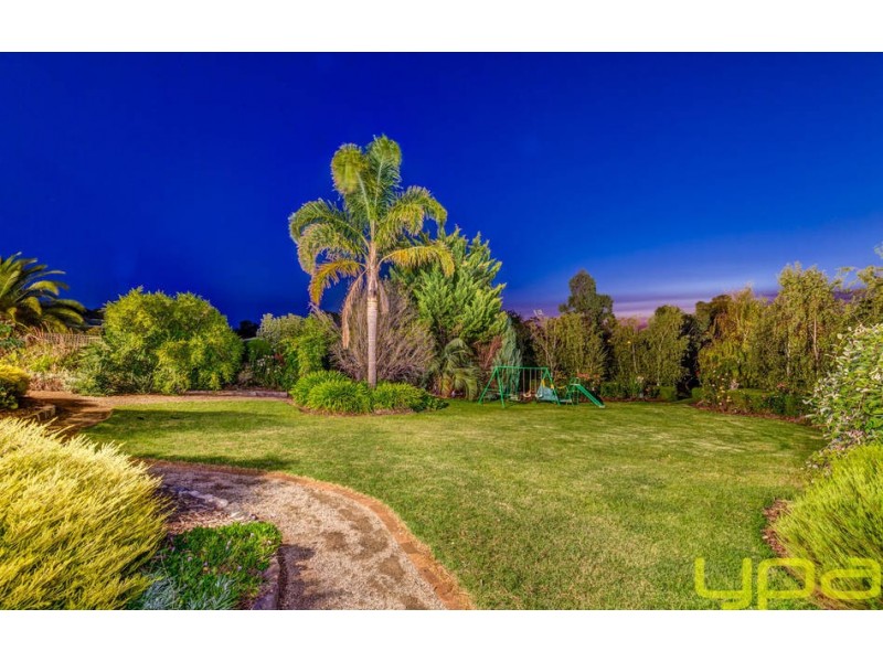 4 Maplewood Close, Brookfield VIC 3338