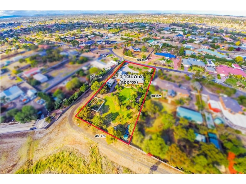 4 Maplewood Close, Brookfield VIC 3338