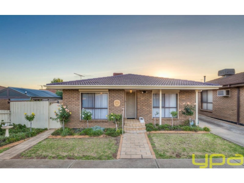 4/11 Henry Street, Melton VIC 3337