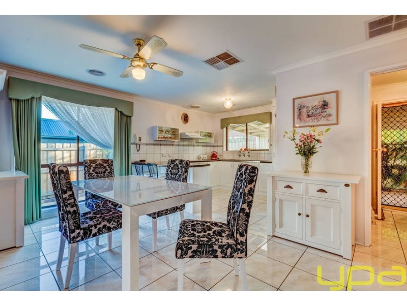 4/11 Henry Street, Melton VIC 3337