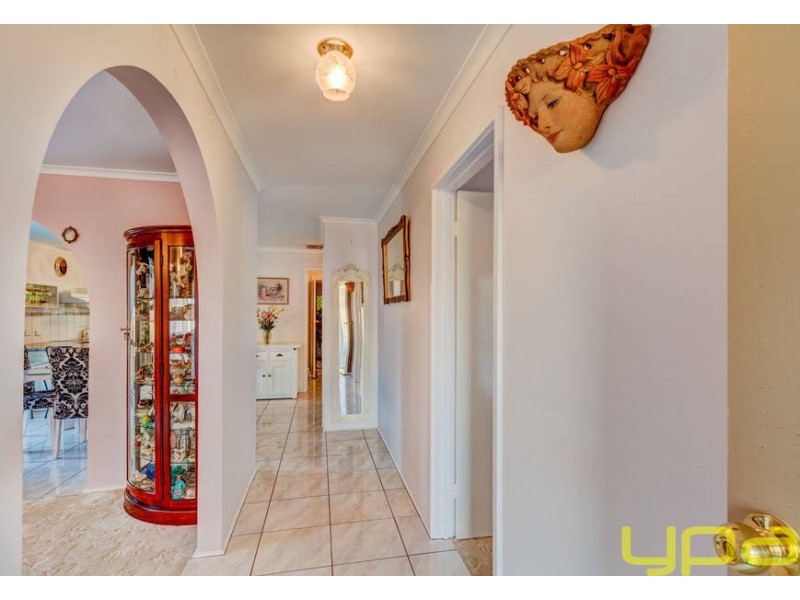 4/11 Henry Street, Melton VIC 3337