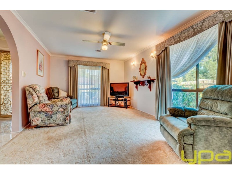 4/11 Henry Street, Melton VIC 3337