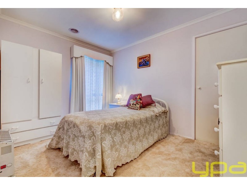 4/11 Henry Street, Melton VIC 3337