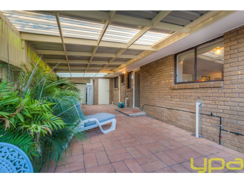 4/11 Henry Street, Melton VIC 3337