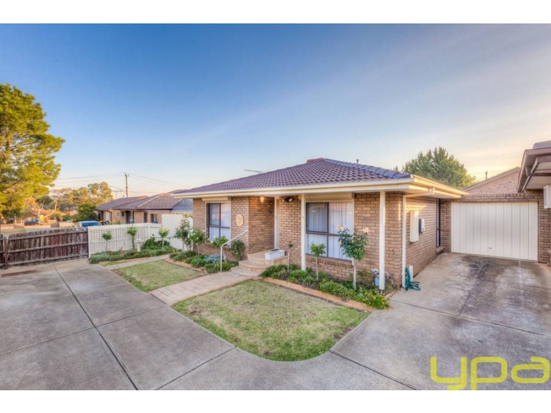 4/11 Henry Street, Melton VIC 3337