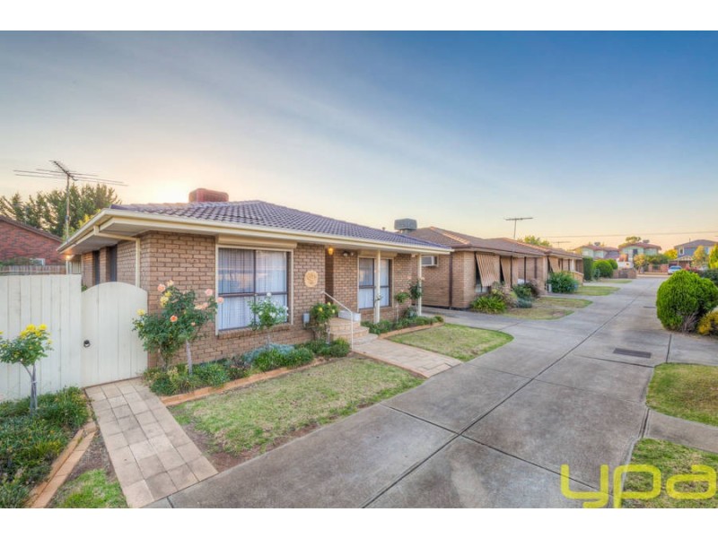 4/11 Henry Street, Melton VIC 3337