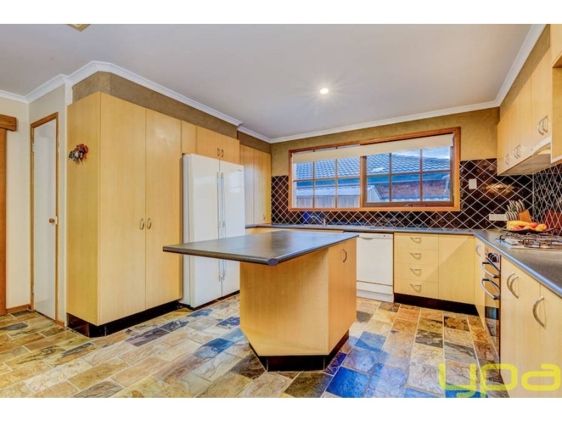 42 Cambrian Way, Melton West VIC 3337