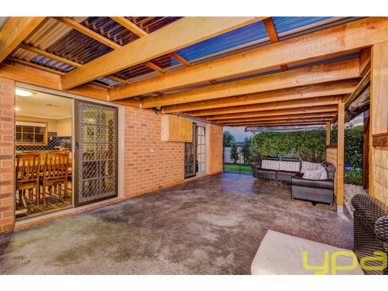 42 Cambrian Way, Melton West VIC 3337