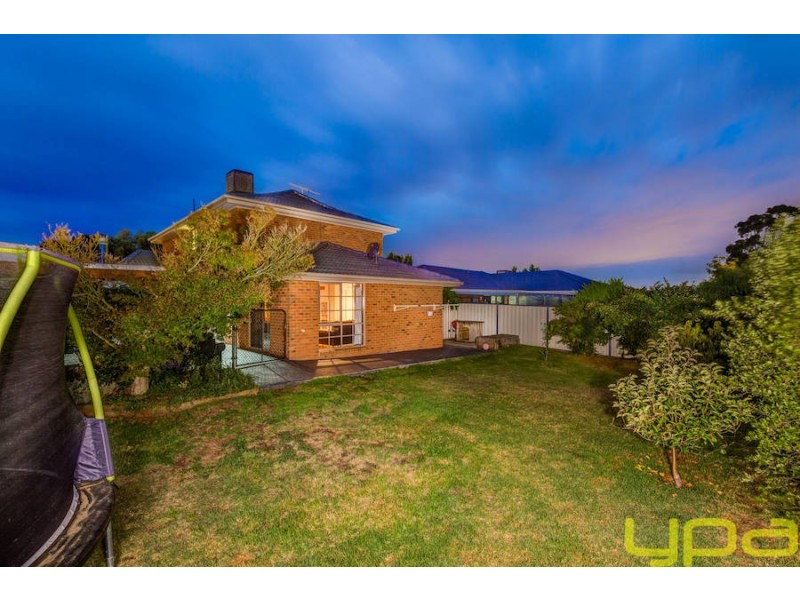 42 Cambrian Way, Melton West VIC 3337