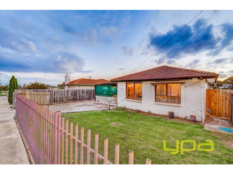 5 Curlew Close, Melton VIC 3337