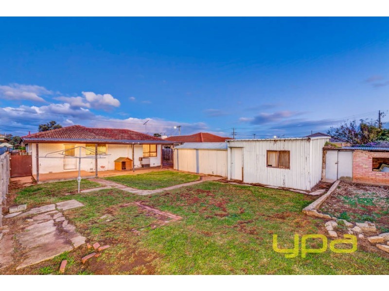 5 Curlew Close, Melton VIC 3337