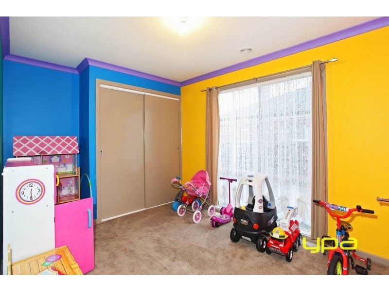 24 Indigo Square, Brookfield VIC 3338