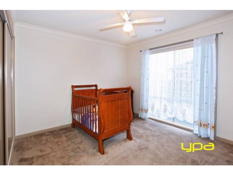 24 Indigo Square, Brookfield VIC 3338