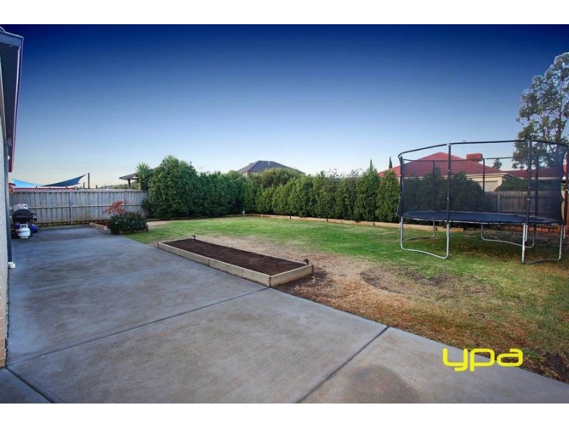 24 Indigo Square, Brookfield VIC 3338