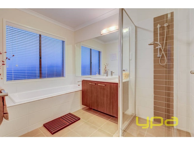 60 Gallery Avenue, Melton West VIC 3337