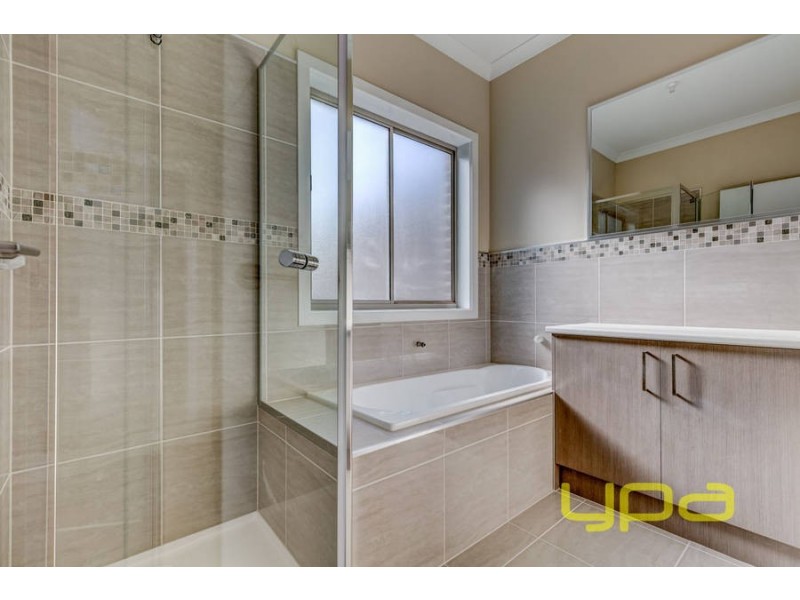 1/276 Bulmans Road, Melton West VIC 3337