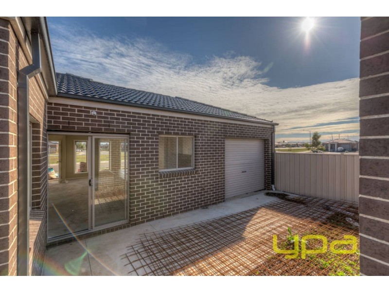 1/276 Bulmans Road, Melton West VIC 3337