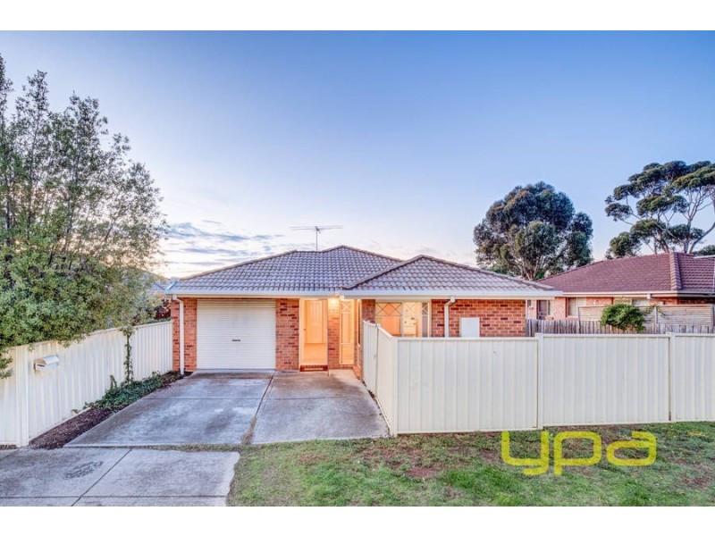 2/12 Fraser Street, Melton South VIC 3338