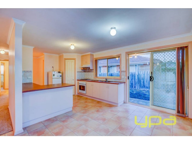 2/12 Fraser Street, Melton South VIC 3338