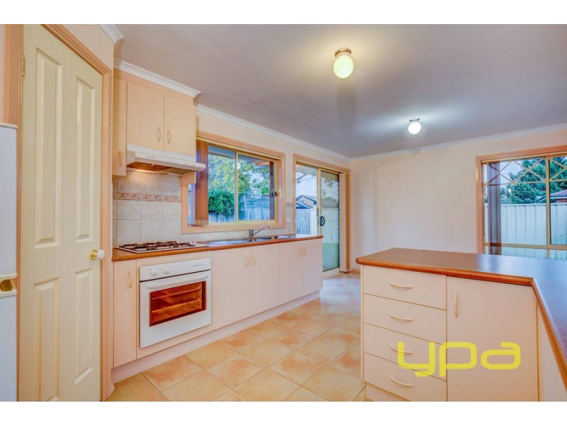 2/12 Fraser Street, Melton South VIC 3338